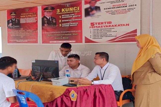 Bersama Disdukcapil Labusel, Warga Binaan Lapas Labuhan Bilik Rekam KTP-el