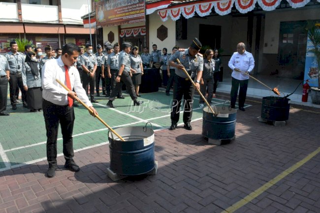 Deteksi Dini, Rutan Bangil Musnahkan Barang Terlarang Hasil Razia 