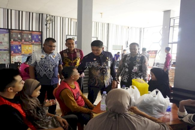 Pastikan Layanan Prima, Kalapas Narkotika Karang Intan Sapa Penguna Layanan