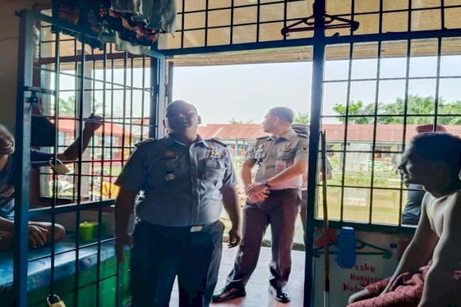 Blusukan ke Blok Hunian, Kalapas Labuhan Bilik Sapa Warga Binaan