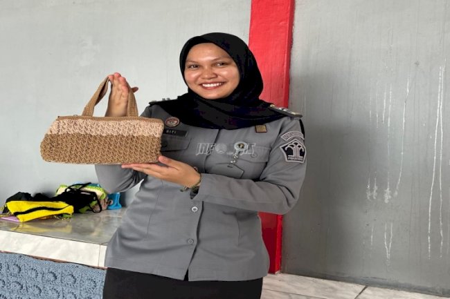 Ruang Kreasi di Balik Jeruji Lapas Tanjungpandan Hasilkan Tas Rajut Karya Warga Binaan