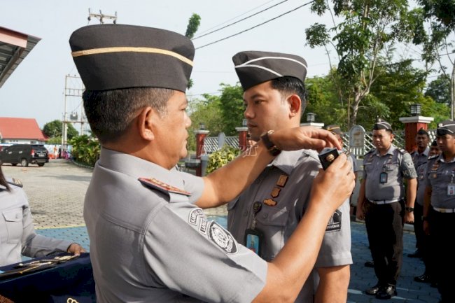 2 Petugas Lapas Bontang Disematkan Pangkat Baru
