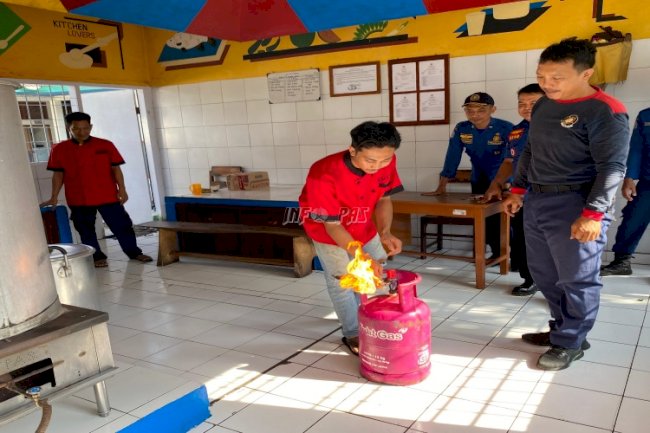 Petugas dan Warga Binaan Rutan Negara Dapat Pelatihan Penanggulangan Bencana Kebakaran