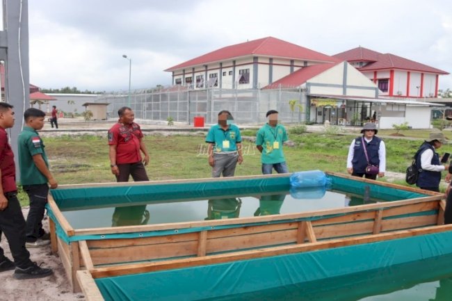 Perdana, Lapas Palangka Raya Gandeng Dinas Perikanan Kota Palangka Raya Tabur Benih Ikan Air Tawar