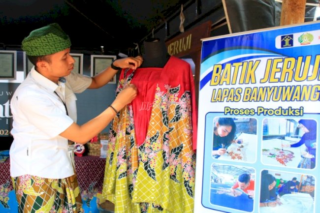 Lapas Banyuwangi Pamerkan Batik Karya Warga Binaan di Banyuwangi Batik Festival 2024