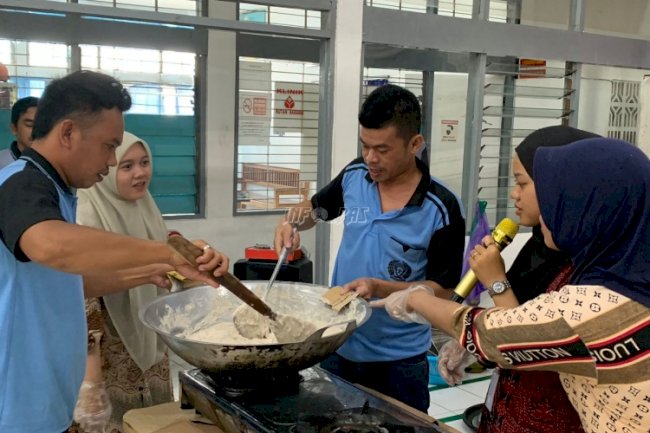 Cooking Class Rutan Barabai, Warga Binaan Belajar Buat Pempek