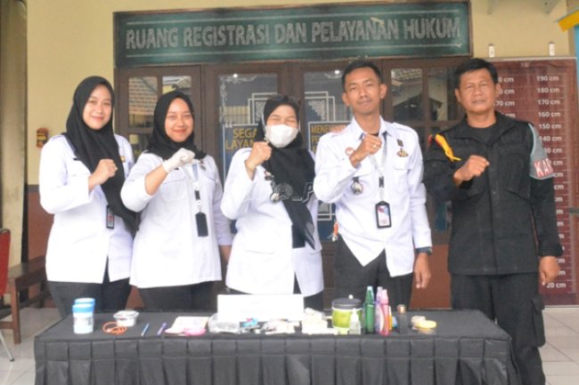 Petugas dan Tim Klinik Rutan Bangil Sidak Blok Hunian Perempuan