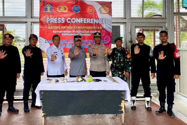 Berantas Peradaran Narkoba dan Handphone, Lapas Banjarbaru Gelar Razia Bersama APH  