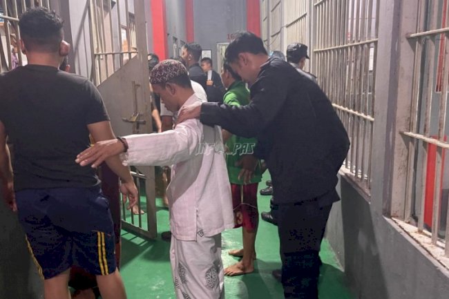 Jajaran Pengamanan Lapas Palangka Raya Giatkan Razia Kamar Hunian