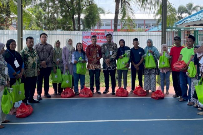 Lapas Metro Bagikan Sembako bagi Keluarga Warga Binaan