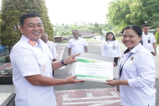 Petugas Rutan Ambon Raih Penghargaan Pegawai Teladan Periode Oktober 2024
