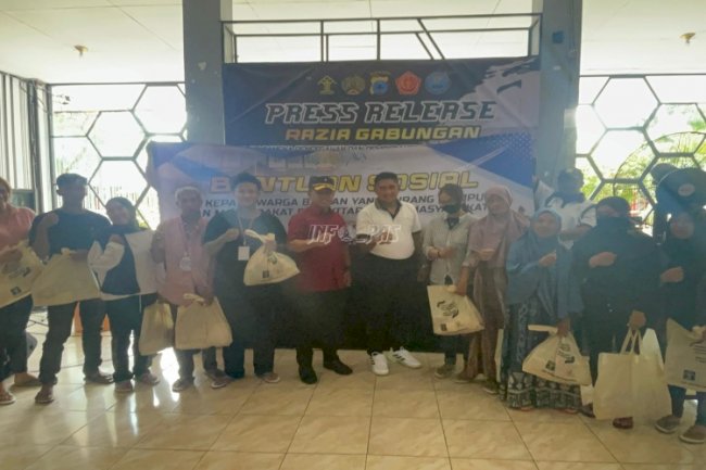 Lapas Narkotika Karang Intan Serahkan Bansos bagi Warga Binaan dan Masyarakat Sekitar