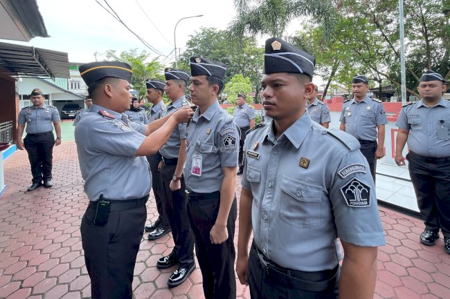 Naik Pangkat, Empat Petugas Rutan Pontianak Disematkan Pangkat Baru
