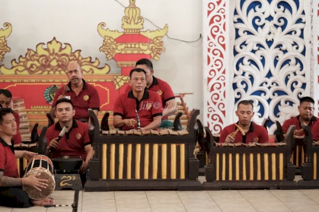 Fasilitasi Bakat dan Minat Warga Binaan, Lapas Tabanan Berikan Pelatihan Keterampilan Gong