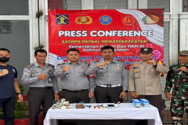 Lapas Banjarbaru Berantas Halinar Bersama APH Lewat Razia Kamar Warga Binaan