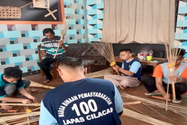 Lapas Cilacap Perkenalkan Sapu Nipah, Spesial Produk Kerajinan Warga Binaan