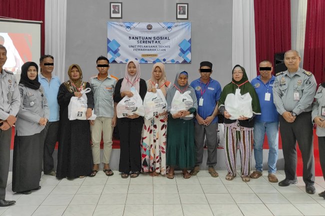 Rutan Pelaihari Serahkan Paket Sembako kepada Keluarga Warga Binaan