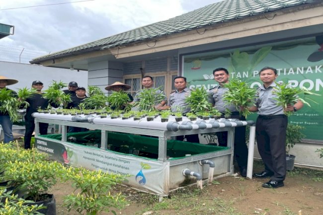 Dukung Ketahanan Pangan, Rutan Pontianak Panen Hasil Budidaya Sistem Akuaponik