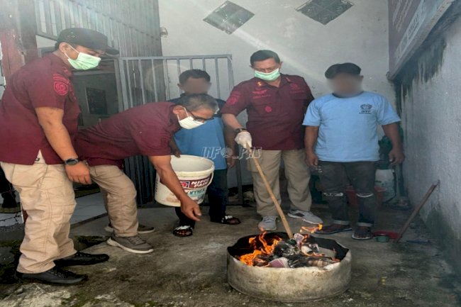 Rutan Bantaeng Musnahkan Barang-Barang Hasil Penggeledahan