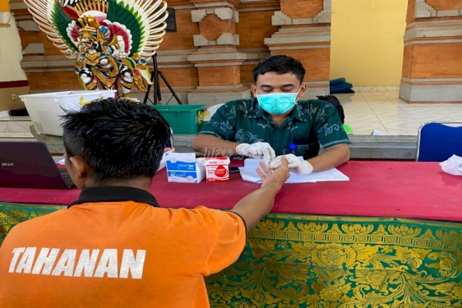 Rutan Negara dan Puskesmas Negeri 1 Jembrana Periksa Kesehatan Warga Binaan