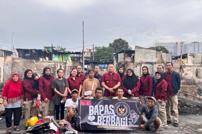 Bapas Jakarta Pusat Serahkan Bantuan bagi Klien Pemasyarakatan Korban Kebakaran di Kemayoran