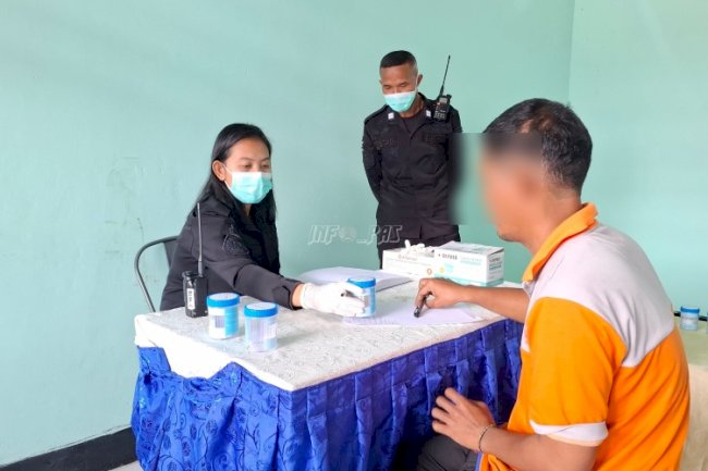 Rutan Bajawa Lakukan Tes Urine Acak kepada Warga Binaan dan Petugas