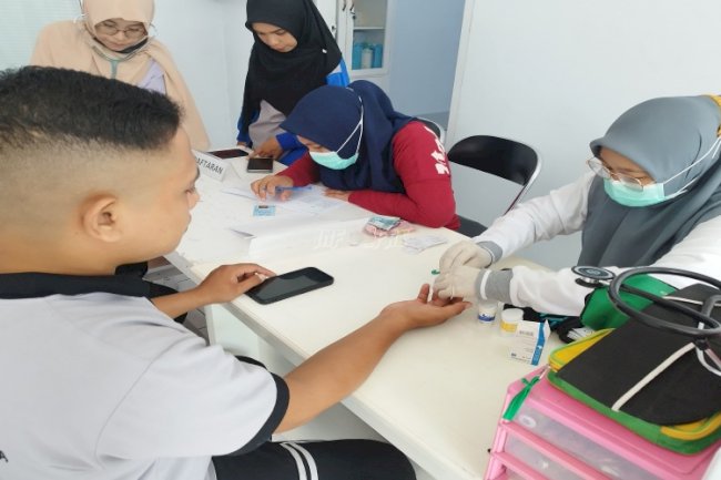 Antisipasi PTM, Petugas Lapas Namlea Jalani Skrining