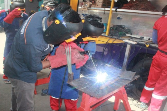 Lapas Cipinang Bekali Warga Binaan dengan Pelatihan Menjahit dan Las Bersertifikat