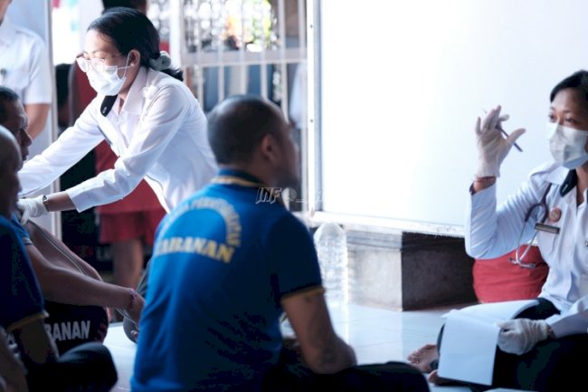 Tanggap dan Responsif, Tim Medis Lapas Tabanan Jemput Bola ke Blok Hunian