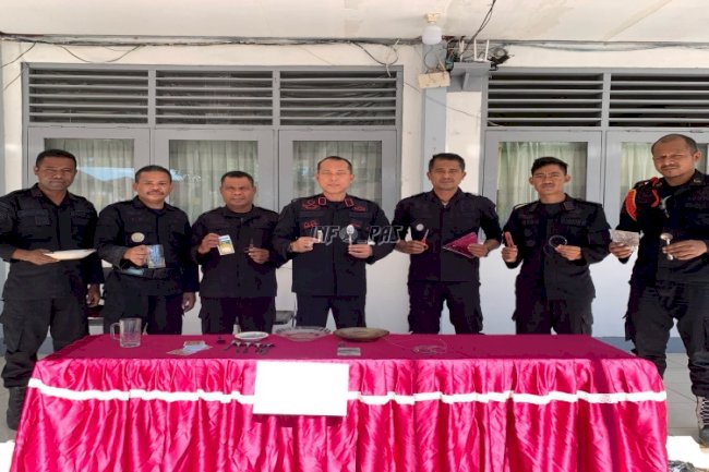 Jaga Kondusivitas, Petugas Lapas Atambua Geledah Kamar Hunian Warga Binaan