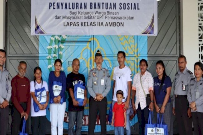 Lapas Ambon Bagikan Bansos kepada Keluarga Warga Binaan Kurang Mampu