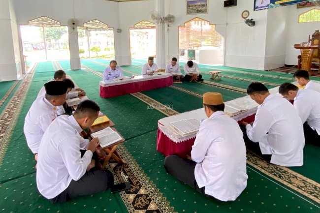 Petugas Lapas Narkotika Bandar Lampung Isi Ramadan dengan Program ’One Day One Juz’