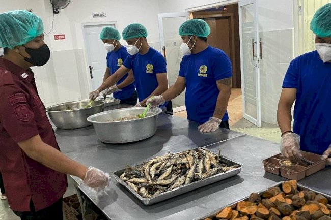 Sahur di Lapas Pemuda Madiun, dari Dapur hingga Tangan Warga Binaan