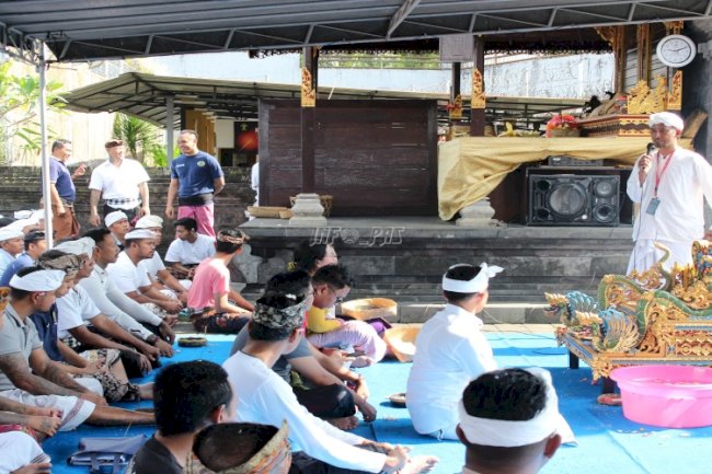 Jelang Hari Raya Nyepi, Warga Binaan Lapas Narkotika Bangli Laksanakan Melukat