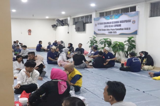 Warga Binaan Lapas Cipinang Rasakan Kebersamaan Keluarga di Momen Buka Puasa