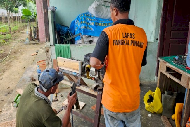 Warga Binaan Lapas Pangkalpinang Rakit Mesin Pencacah Sabut Kelapa