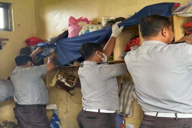 Lapas Banjarbaru Terus Berkomitmen Berantas Halinar dengan Razia Kamar Warga Binaan