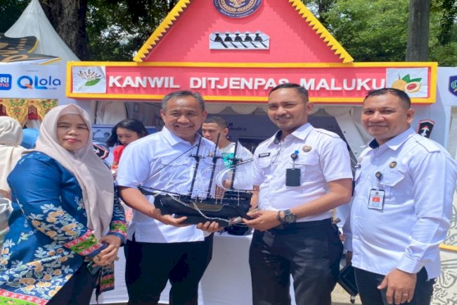 Miniatur Kapal Pinisi Karya Narapidana Lapas Wahai Dibeli Dirjenpas