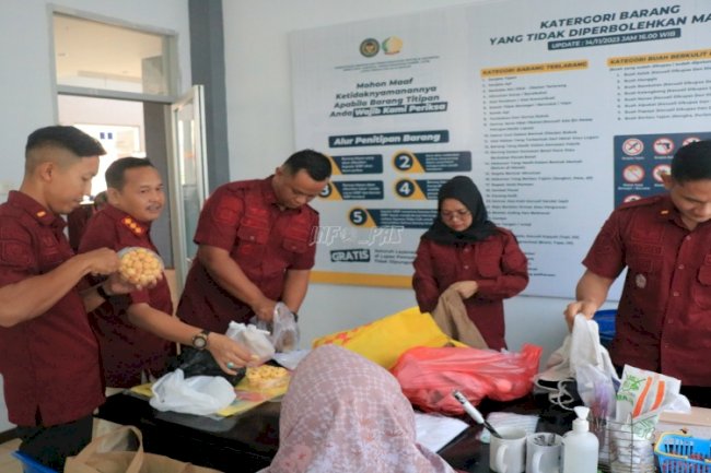 Pastikan Pelayanan Maksimal, Kalapas Pemuda Madiun Pantau Layanan Kunjungan