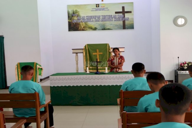 Perkuat Iman, Anak Binaan LPKA Ambon Perdalam Alkitab