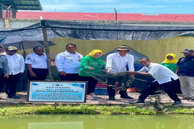 Kakanwil Ditjenpas Papua Barat Apresiasi Panen Raya Ikan Nila dan Mujair di Griya Abhipraya Bapas Manokwari