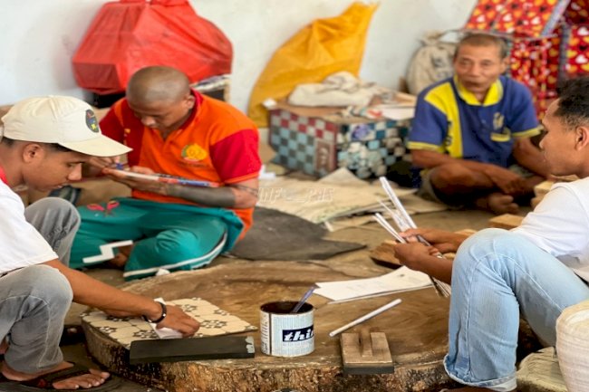 Warga Binaan Lapas Atambua Transfer Ilmu Pembuatan Handycraft bagi Anggota OMK Tukuneno Atambua