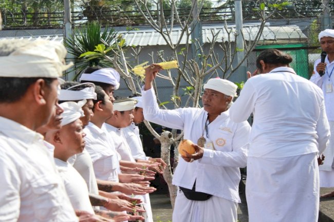 26 Warga Binaan Lapas Narkotika Bangli Jalani Upacara Pewintenan