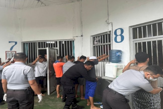 Pimpin Razia Kamar Warga Binaan, Kalapas Banjarbaru Tegaskan Zero Narkoba dan HP