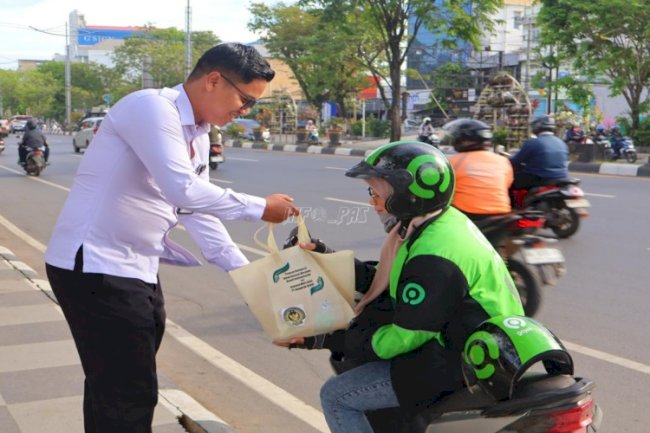 Wujud Kepedulian Sosial dan Implementasi Program Akselerasi, Kanwil Ditjenpas Kalsel Bagikan Paket Sembako