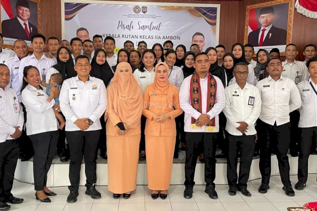 Momen Haru Warnai Pisah Sambut Karutan Ambon