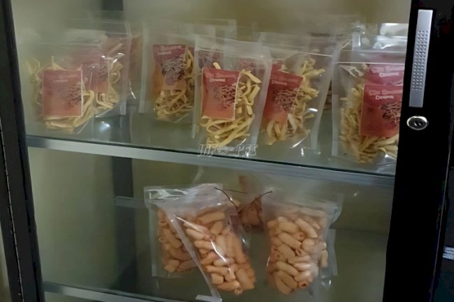 Dukung UMKM, Lapas Tual Intensifkan Produksi Stik Bawang dan Kerupuk Makaroni