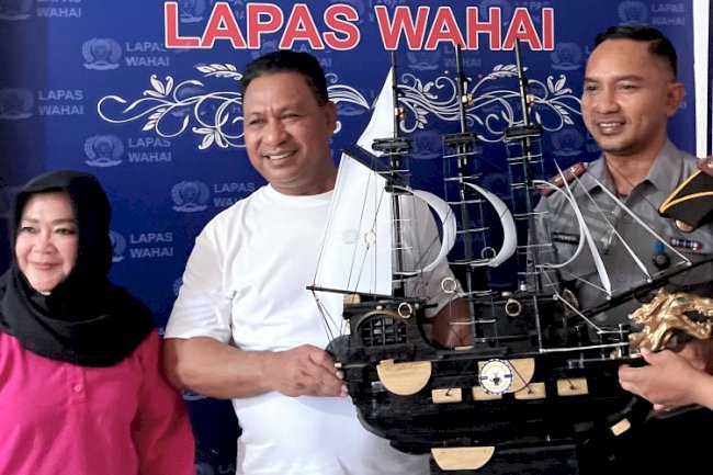 Hasil Karya Narapidana Lapas Wahai Dibeli Wagub Maluku