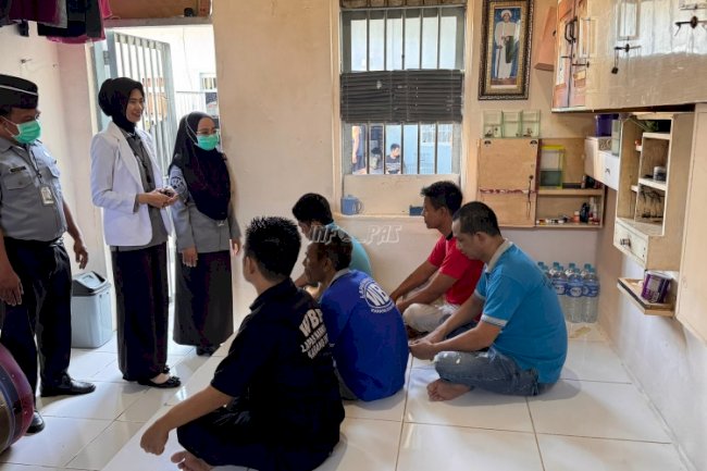 Pastikan Layanan Kesehatan Prima, Klinik Lapas Narkotika Karang Intan Jemput Bola ke Blok Hunian