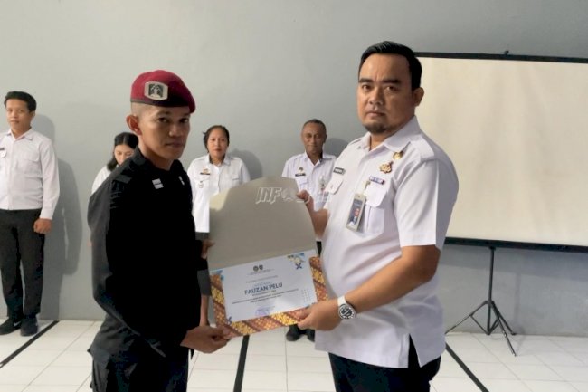 Rutan Ambon Berikan Penghargaan Petugas Teladan Periode Juni 2025